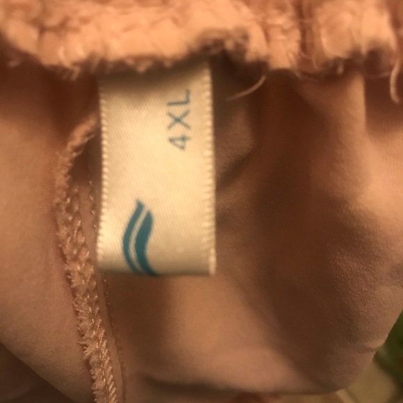 Pink shorts - Picture 2 of 2